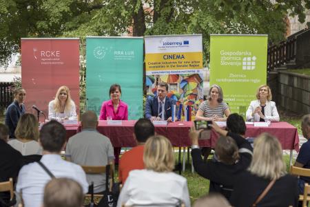 Kamniško mestno središče z novim utripom – sprehod z županom po pop-up izložbah in obisk novih podjetnikov  (20)